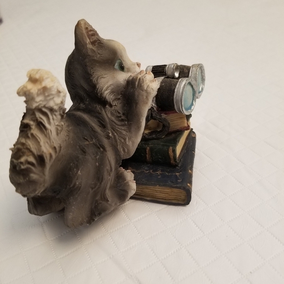 Miniature cat on books and Binoculars figure - Picture 4 of 5